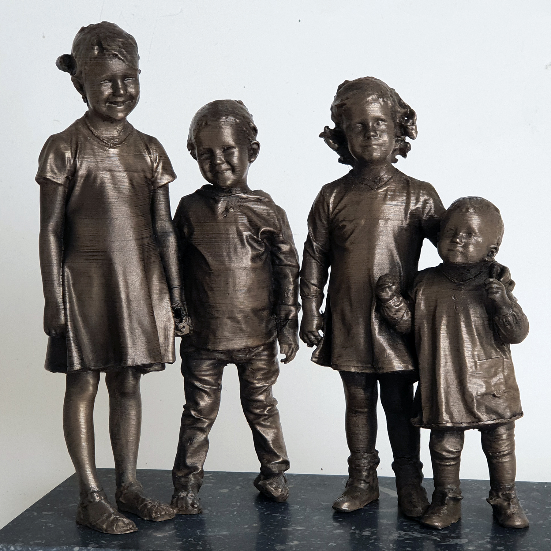 Bronzen beeldjes kinderen