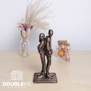 Een brons look 3D beeldje (BL1) gemaakt door Double me met een plat, meegepikt sokkeltje