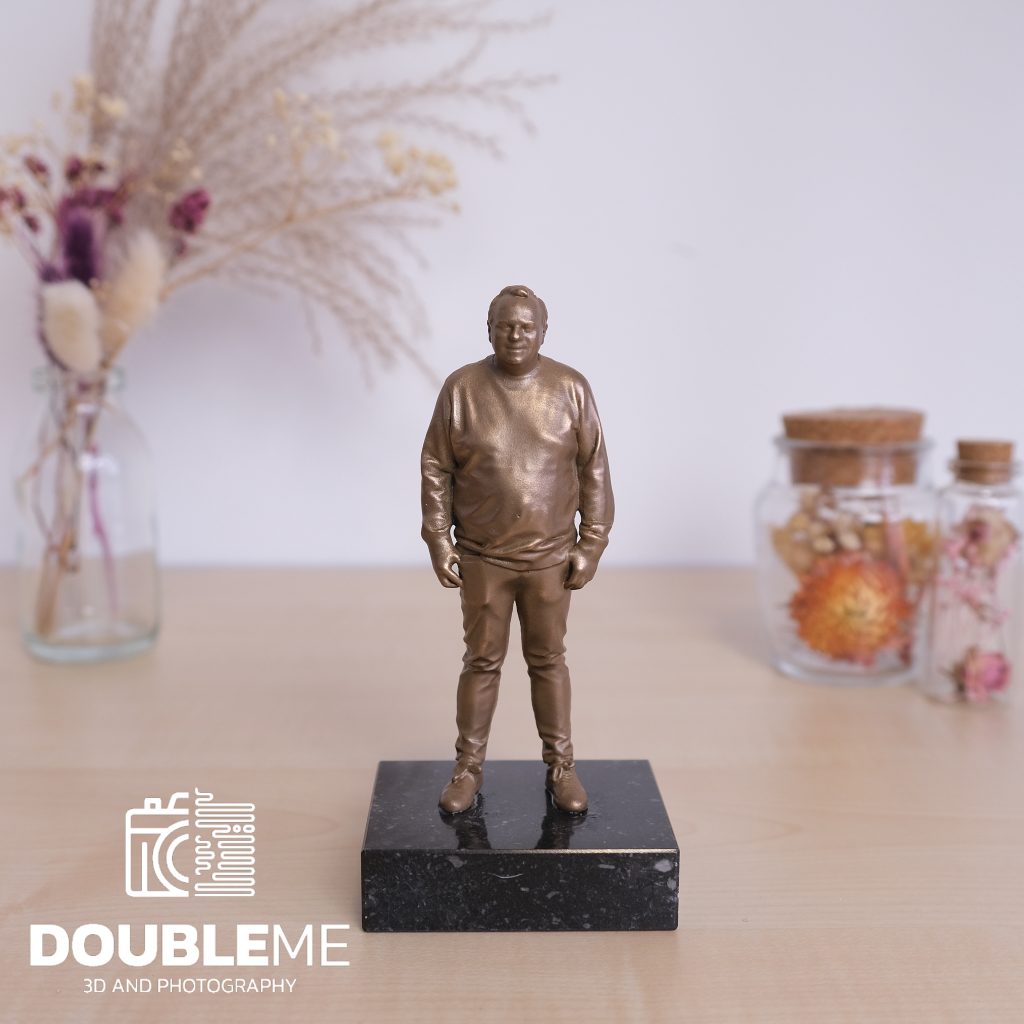 Een verbronsd 3D beeldje in de afwerking brons ongepatineerd gemaakt door Double me