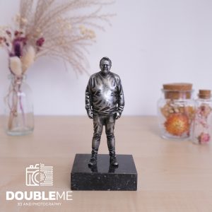 Een verbronsd 3D beeldje in de afwerking tin gepatineerd gemaakt door Double me