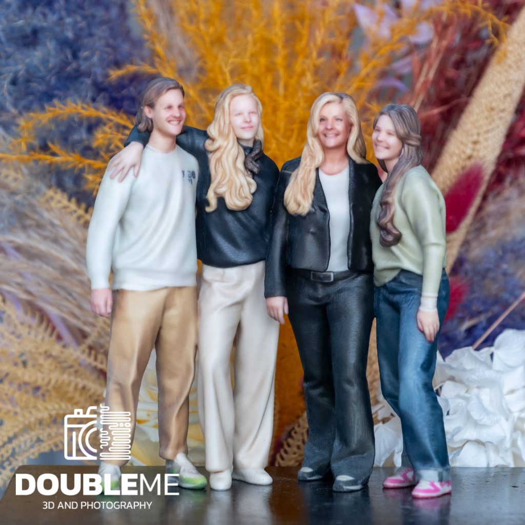 Een 3D beeldje gemaakt van een familie door Double Me