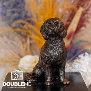 Een brons look 3D beeldje (van een hond BL licht) gemaakt door Double me